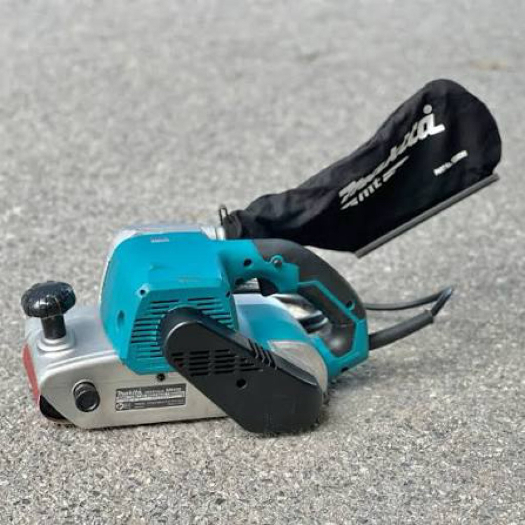 máy chà nhám makita băng chuyền công ty M9400B
