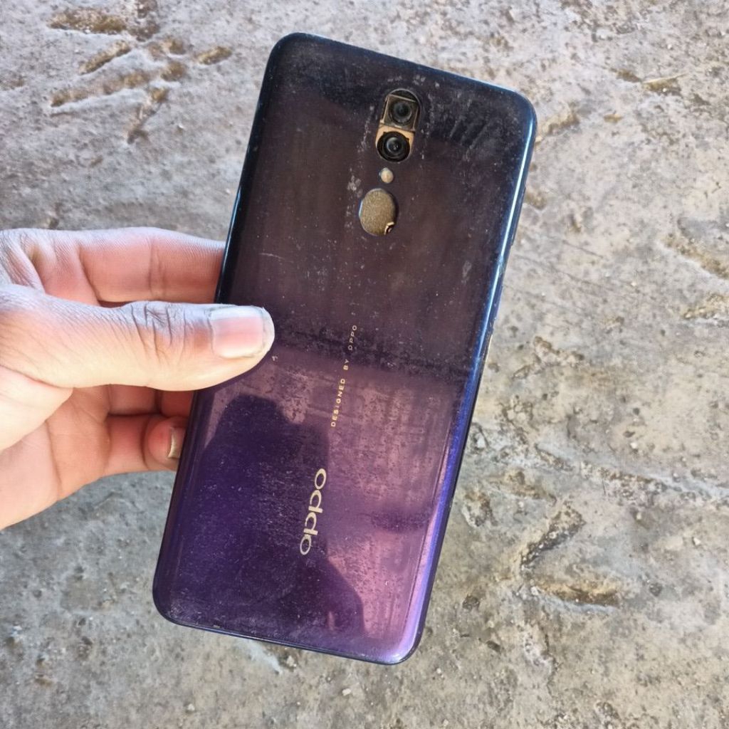 Xác điện thoại oppo F11 hỏng màn hình.