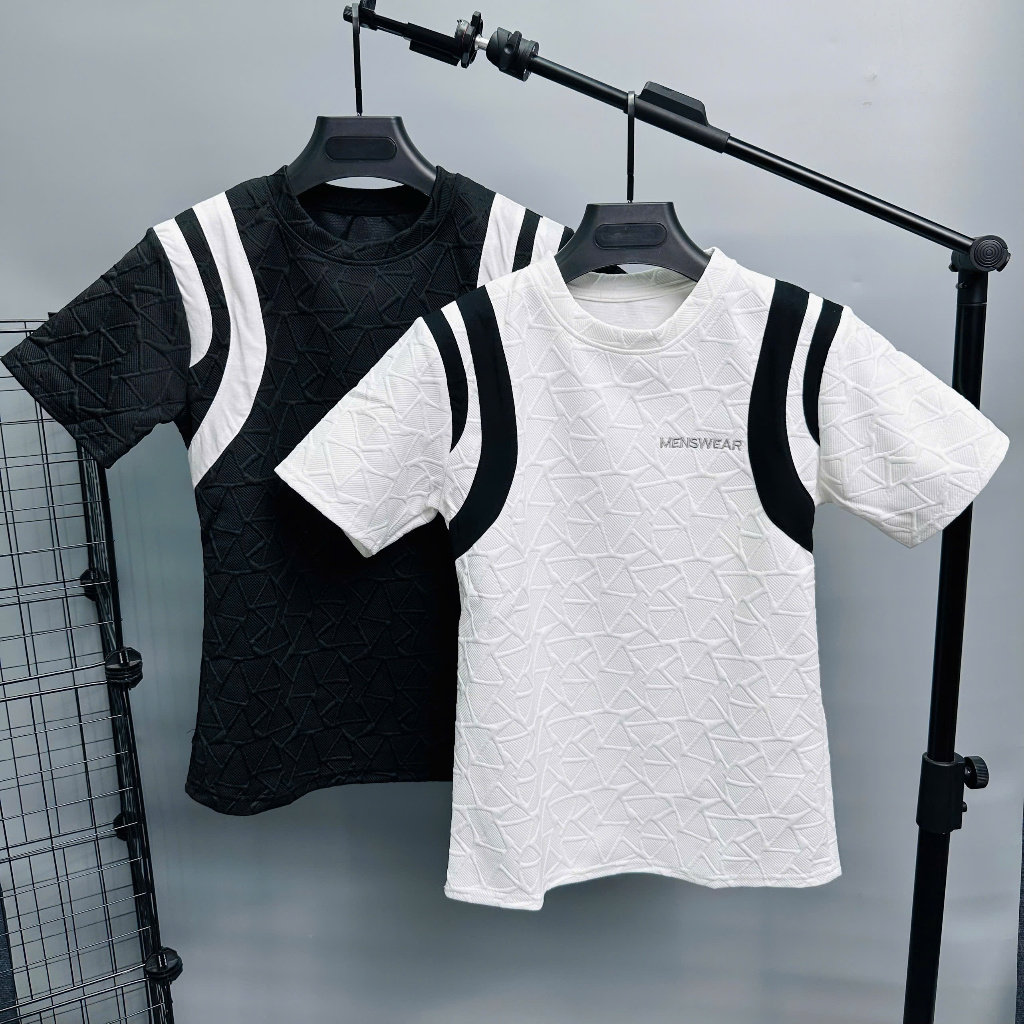 P101 Áo thun nam tay ngắn cổ tròn vải thun xốp co giãn dập vân nổi chữ thêu màu đen màu trắng