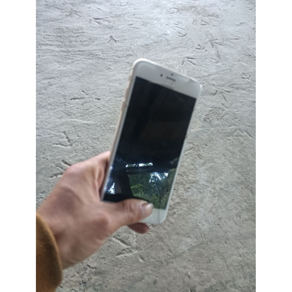 Xác điện thoại cũ 6plus chưa test.