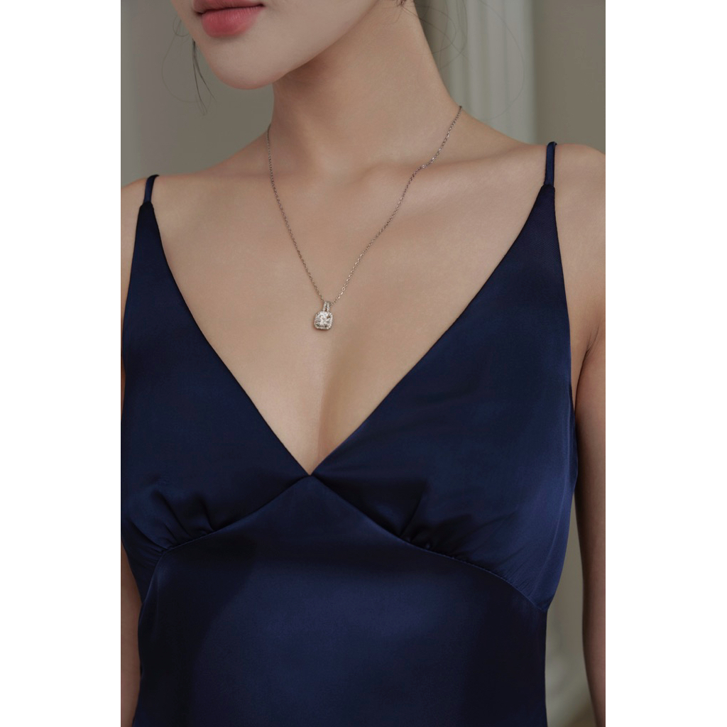 Đầm lụa / váy lụa cổ V gợi cảm quyến rũ ARÉNE AD037 | BigBuy360 - bigbuy360.vn