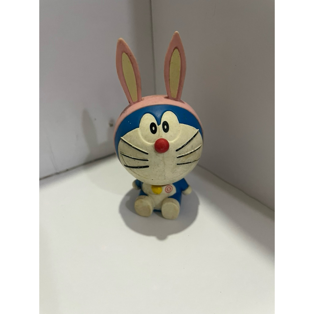 Tiệm đồ cũ - Mô hình Doraemon đầu lắc lư cũ bẩn như hình - ảnh thật