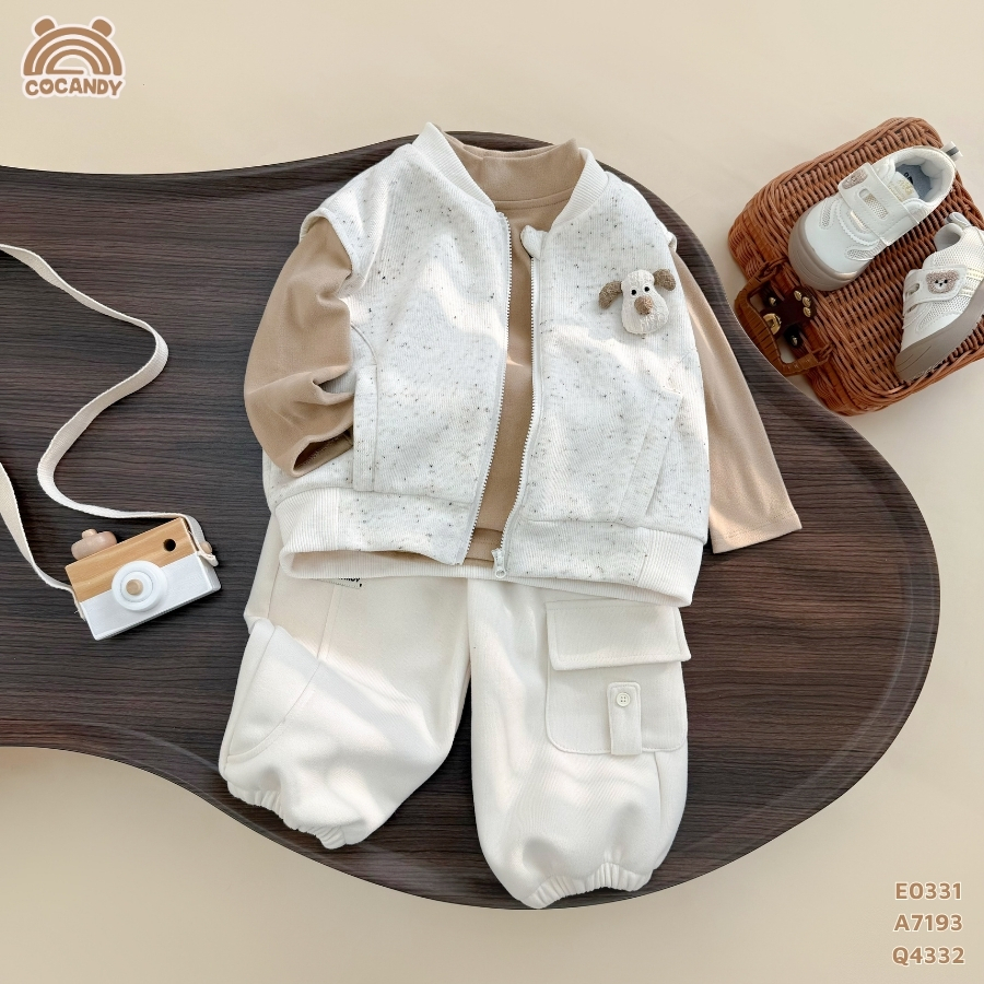 Set cho bé COCANDY -Áo gile BE NHẠT cổ tròn khoá kéo và Quần dài BE phối 1 túi ốp sườn logo COCANDY 