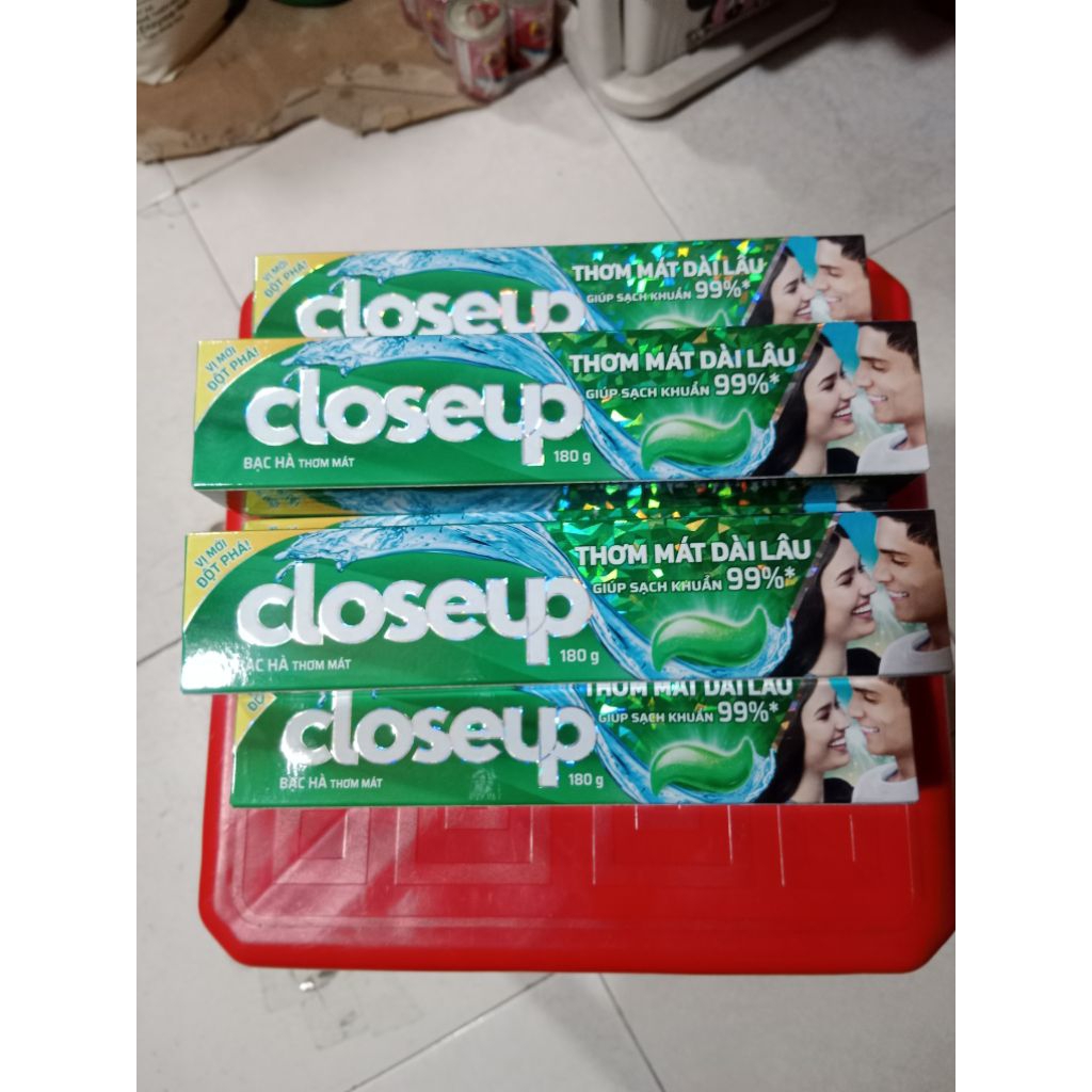 kem đánh răng closeup bạc hà 180g