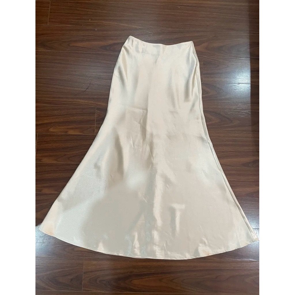 [USED] CHÂN VÁY LỤA dáng đuôi cá dài, chất lụa mịn mướt , hàng 1 lớp dày dặn by Moment House WOMEN S