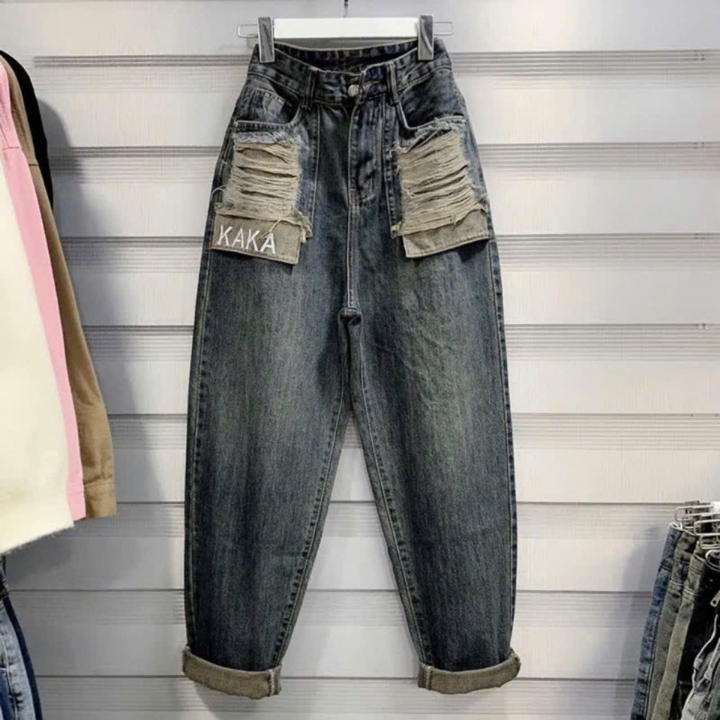 J87 (TÁO ĐỎ BIGSIZE 55-90KG) QUẦN BAGGY JEAN BIGSIZE THÊU CHỮ KAKA CHUẨN FROM