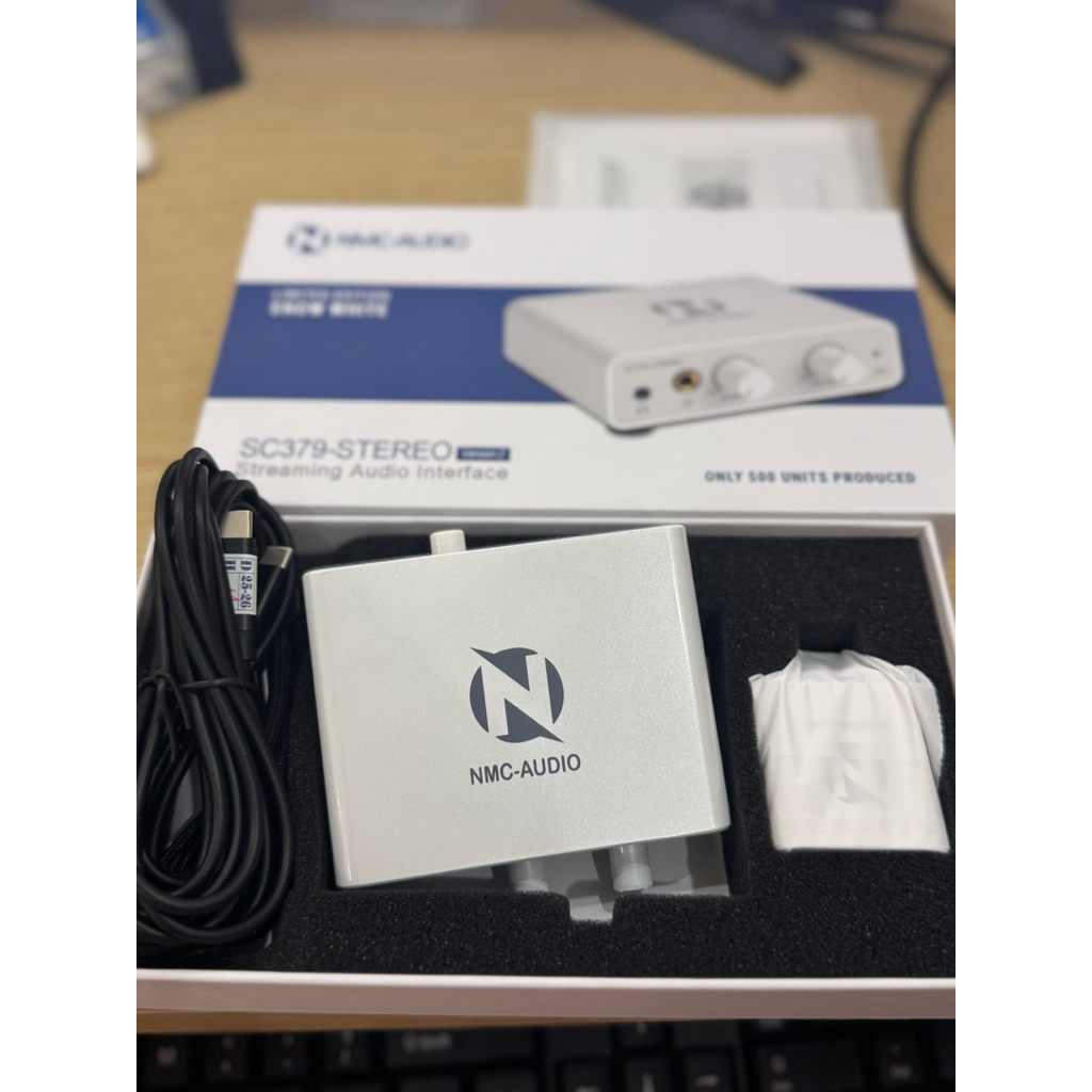 Box live stereo 24bit NMC SC379  màu trắng sữa bản kỉ niệm, âm thanh cực kì trong và sạch tiếng