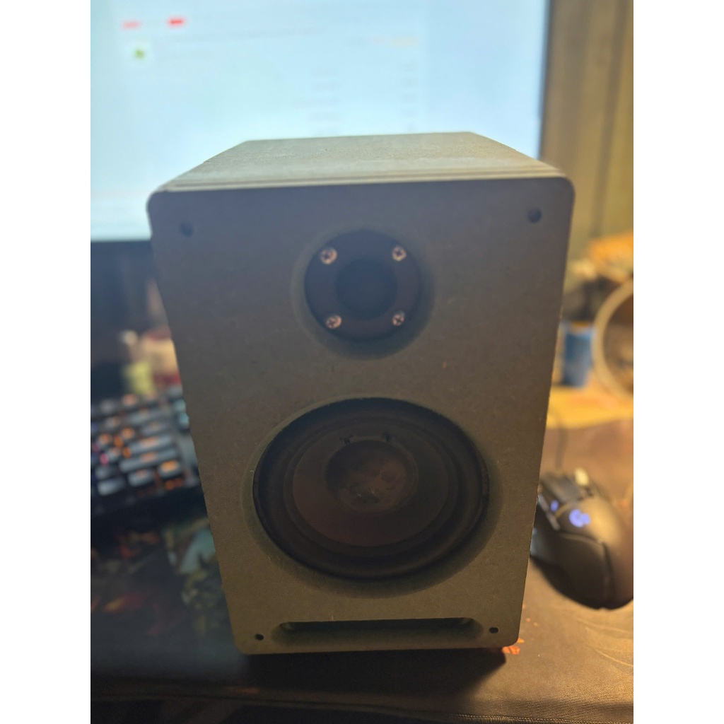 Box loa Bookshelf thô như hình