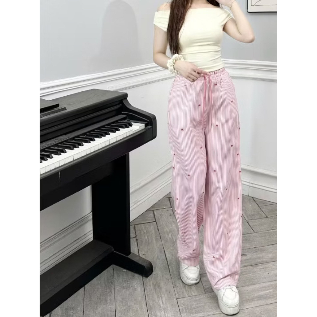 Quần kẻ sọc ống rộng hoạ tiết nơ nhí nữ có đủ size dáng rộng ống suông cạp chun co giãn | BigBuy360 - bigbuy360.vn