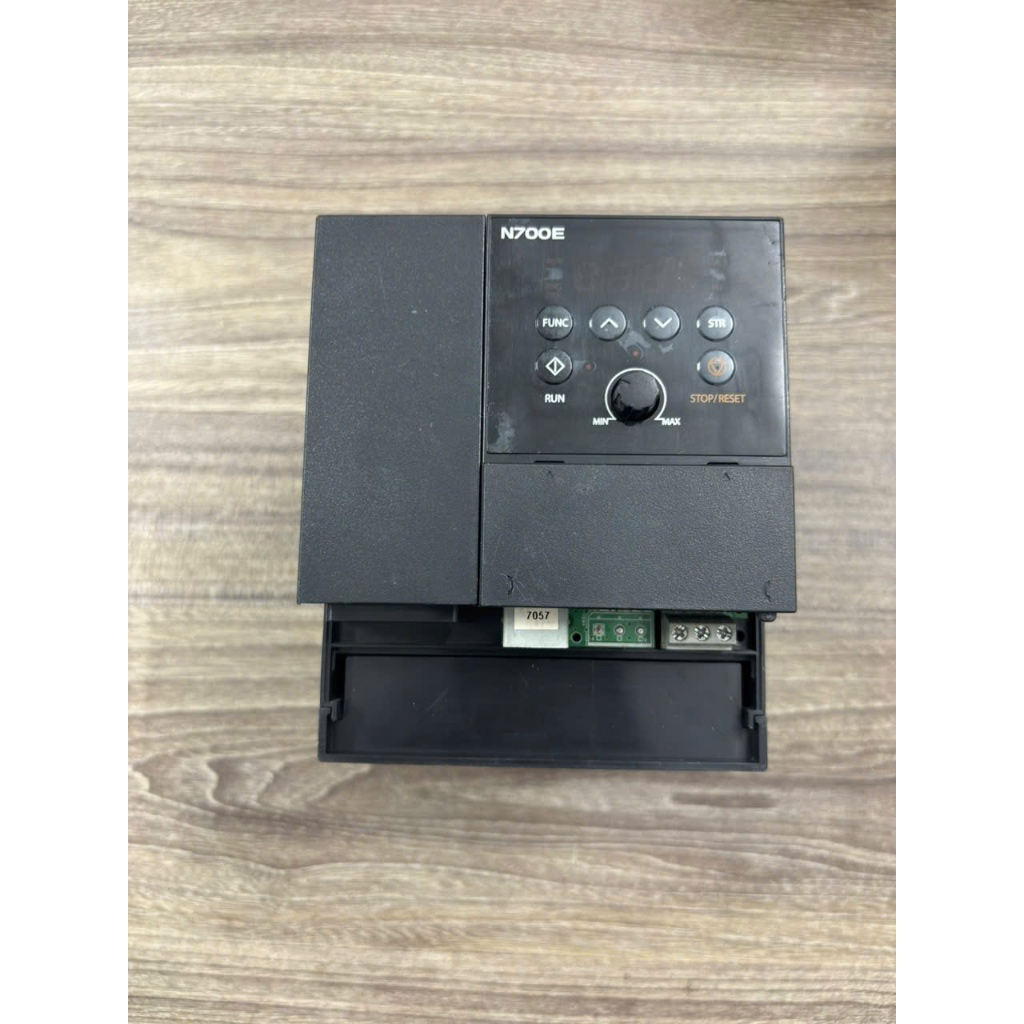 Biến tần  HUYNDAI  N700E-022HF   nguồn 380VAC công suất 2.2kW tháo máy