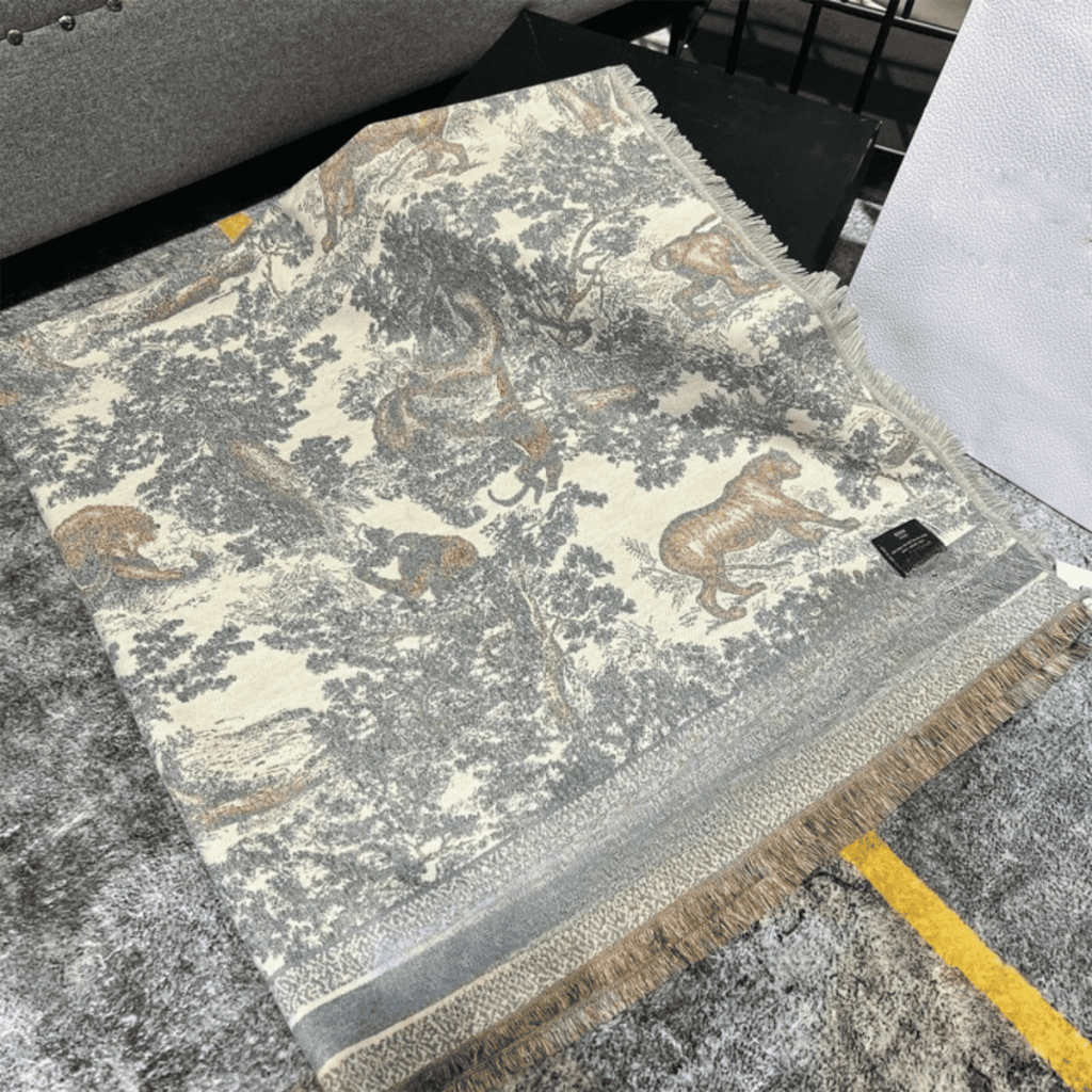 Khăn Choàng Dạ 140x140 Royal Luxury Khăn Quàng Cổ Nữ Cao Cấp, Phong Cách Sang Trọng – Giữ Ấm Mùa Đông | BigBuy360 - bigbuy360.vn