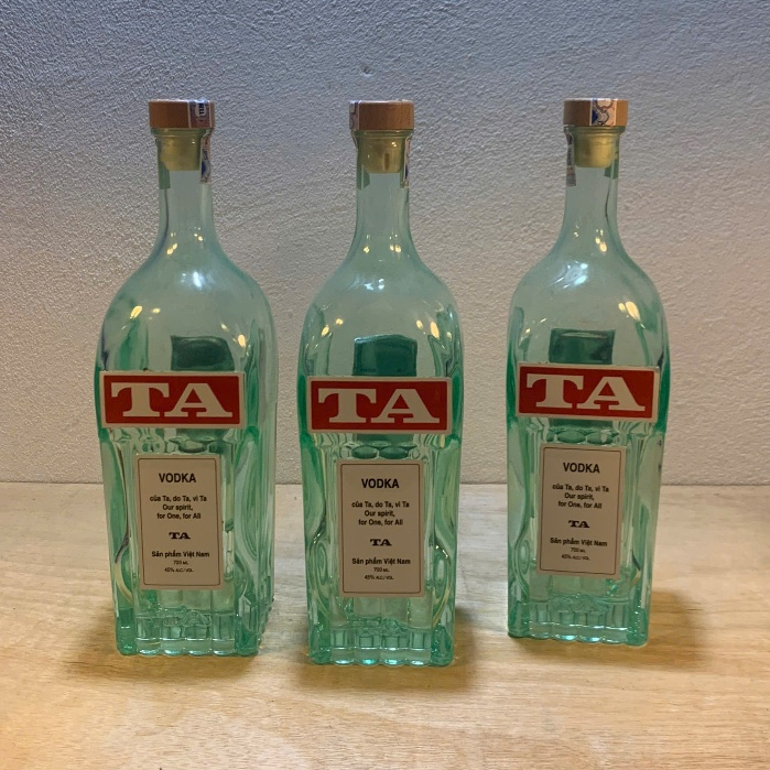 Vỏ Chai Vodka TA 700ml | Chai Decor Trang Trí – Làm Lọ Hoa – Sưu Tầm Bar Mini
