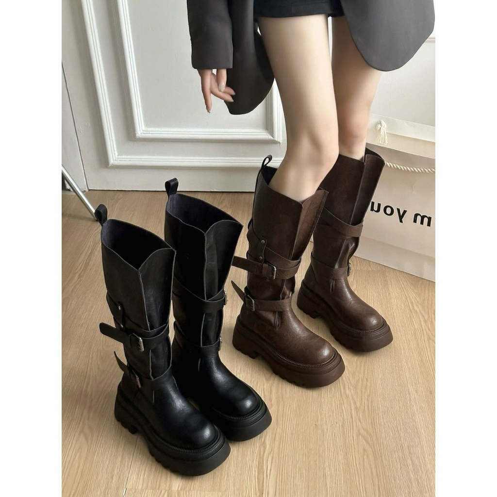 [Sẵn + Hoả tốc] 𝐒𝐡𝐨𝐞𝐬.𝐫𝐢 | Boots nữ cổ cao khóa gài kiểu Tây – dáng slim, lên chân tôn dáng, thời trang hiện đại - G40