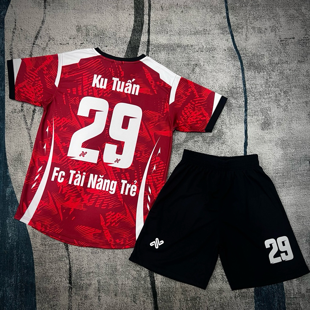 Bộ quần áo bóng đá Amac Gangster. Có in tên số theo yêu cầu . Chất vải thun mè thấm hút mồ hôi tốt