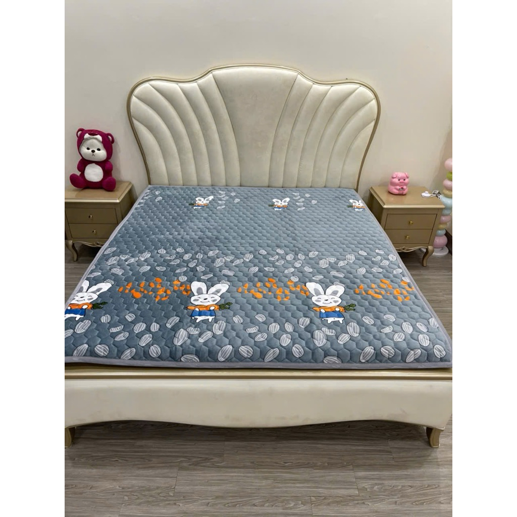 Thảm trải giường, thảm bông gòn trắng YUKI loạt 3 lớp trống trơn trượt có chun 4 góc(Ga trải giường)