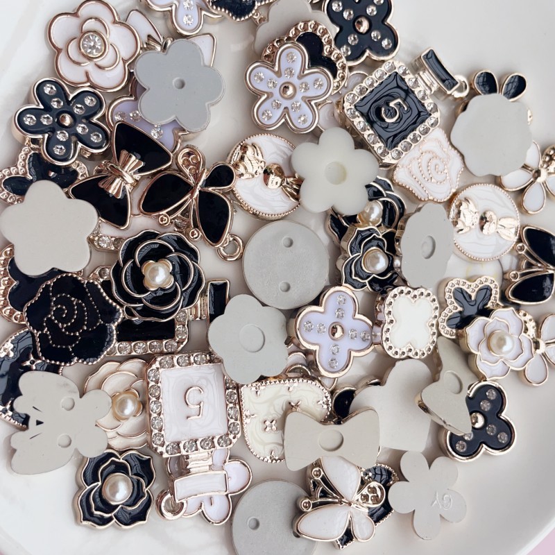 Sticker Stiker Tiker, Charm Cham,  Giả Kim Loại, Nhựa Lấp Lánh, Bling Bling, Đính Đá Gắn Dép Cross -