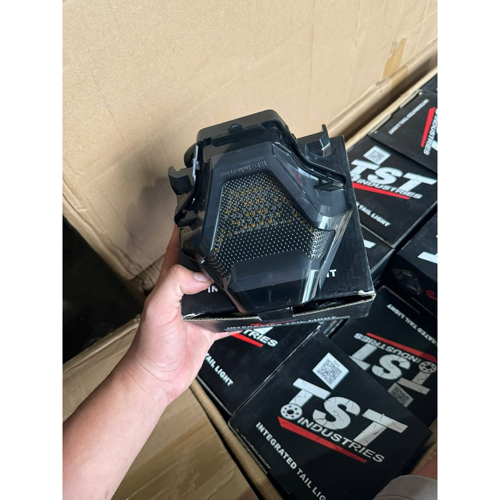 Đèn hậu TST chính hãng .Gắn như zin cho Exciter 150