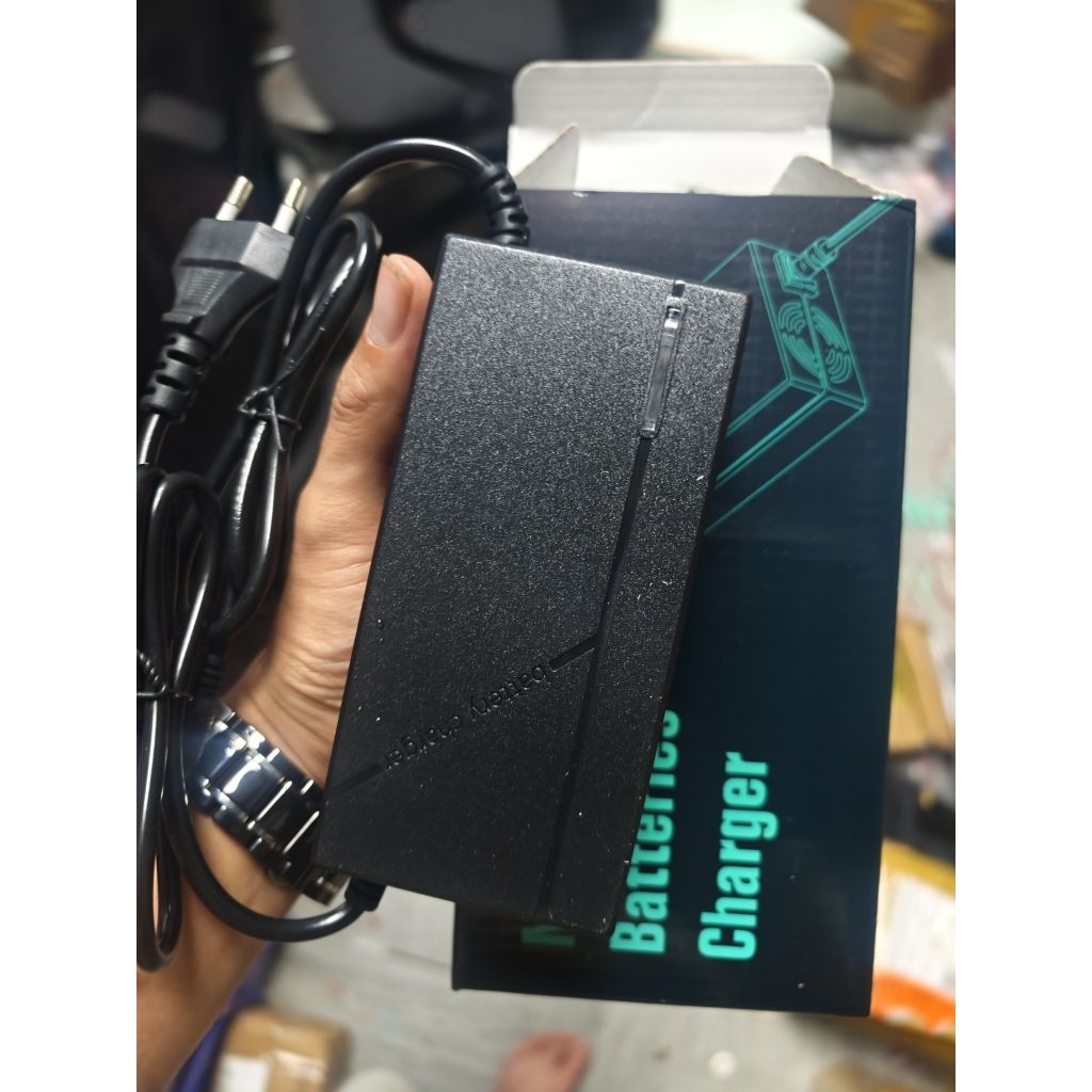 Sạc pin 5S 21V 3A 5A loại tốt có quạt tản nhiệt. đèn báo sạc tự ngắt khi đầy cho pin lion