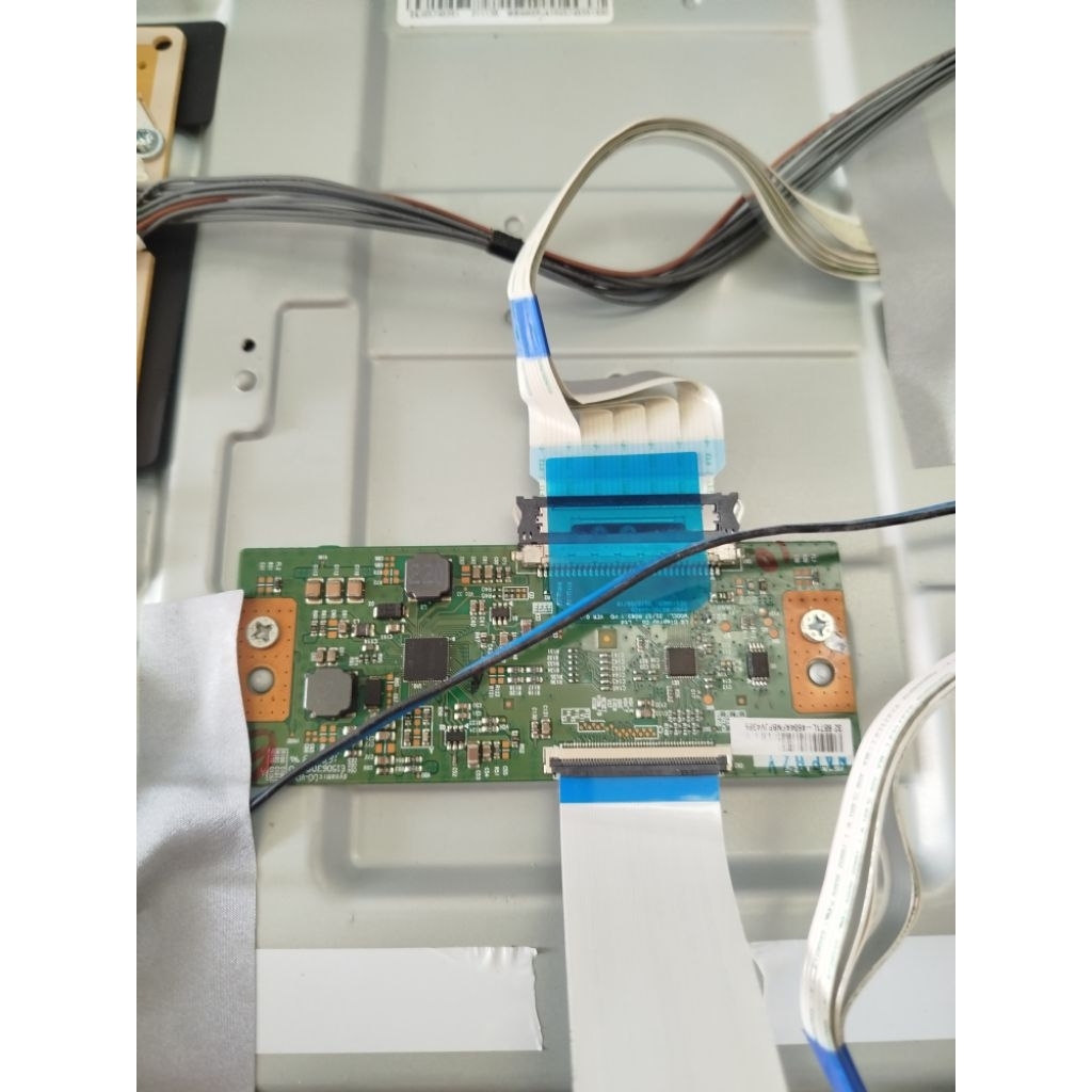 bo tcon tivi LG tháo tivi vỡ màn