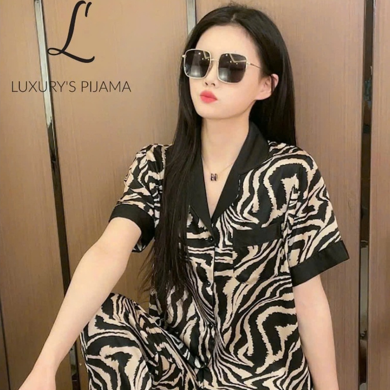 Đồ bộ LUXURY PIJAMA lụa latin cao cấp, mềm mịn sang trọng tay ngắn họa tiết vằn TN055