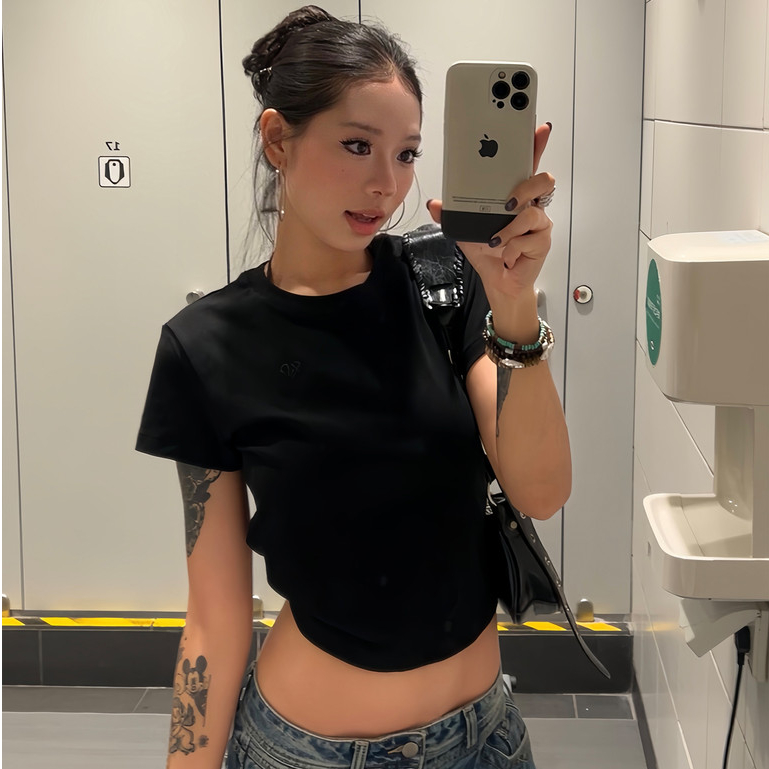 áo thun baby tee nữ đen áo croptop ôm body girl phố Salute
