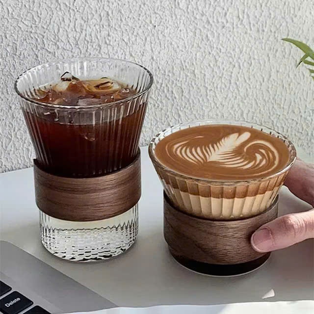 Ly thủy tinh ly pha che caffe có kèm đai gỗ chống nóng..dung tich 200ml-280ml ( MÃ J8512G )