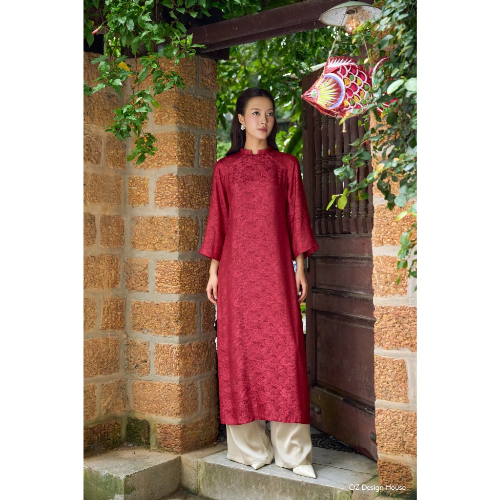Áo dài OZ Design House AD37897SUM25 lụa tơ tencel dáng suông cổ tầu ánh kim đỏ đô