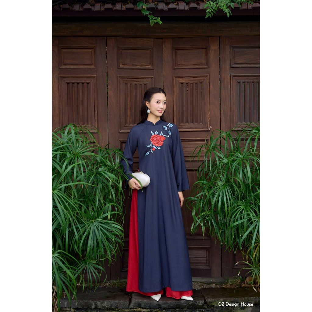 Áo dài OZ Design House AD44878SUM25 thô lụa cổ tầu thêu hoa mẫu đơn màu xanh tím than
