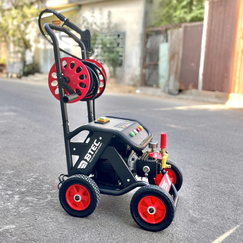 Máy rửa xe công nghiệp BT3900VS BTEC Công suất 3900w, áp lực 220 Bar