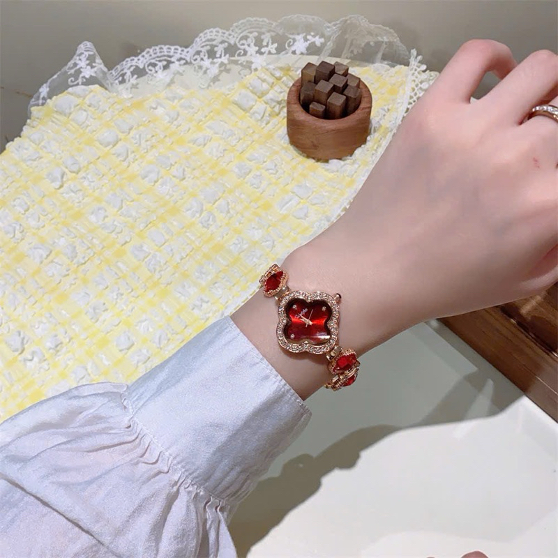 Mua 1 tặng 2 (pin + cắt dây). Lắc tay đồng hồ nữ cỏ 4 lá - Biểu tượng may mắn – thiết kế đính đá sang trọng.