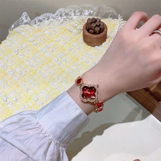 Mua 1 tặng 2 (pin + cắt dây). Lắc tay đồng hồ nữ cỏ 4 lá - Biểu tượng may mắn – thiết kế đính đá sang trọng.