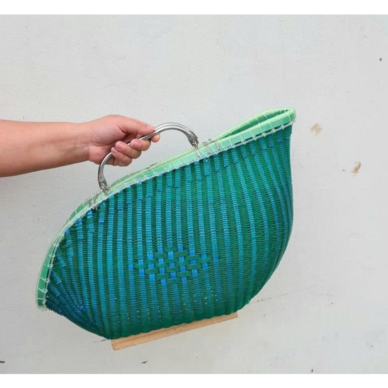 Làn , giỏ xách gà chọi chất liệu cước có móc cài