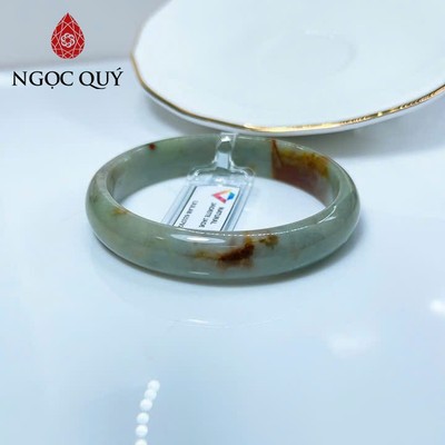 Vòng cẩm thạch A - Ngọc phỉ thúy type A bản hẹ màu xanh dầu điểm huyết ni 56 mm (kèm kđ type A)- Ngoc Quý