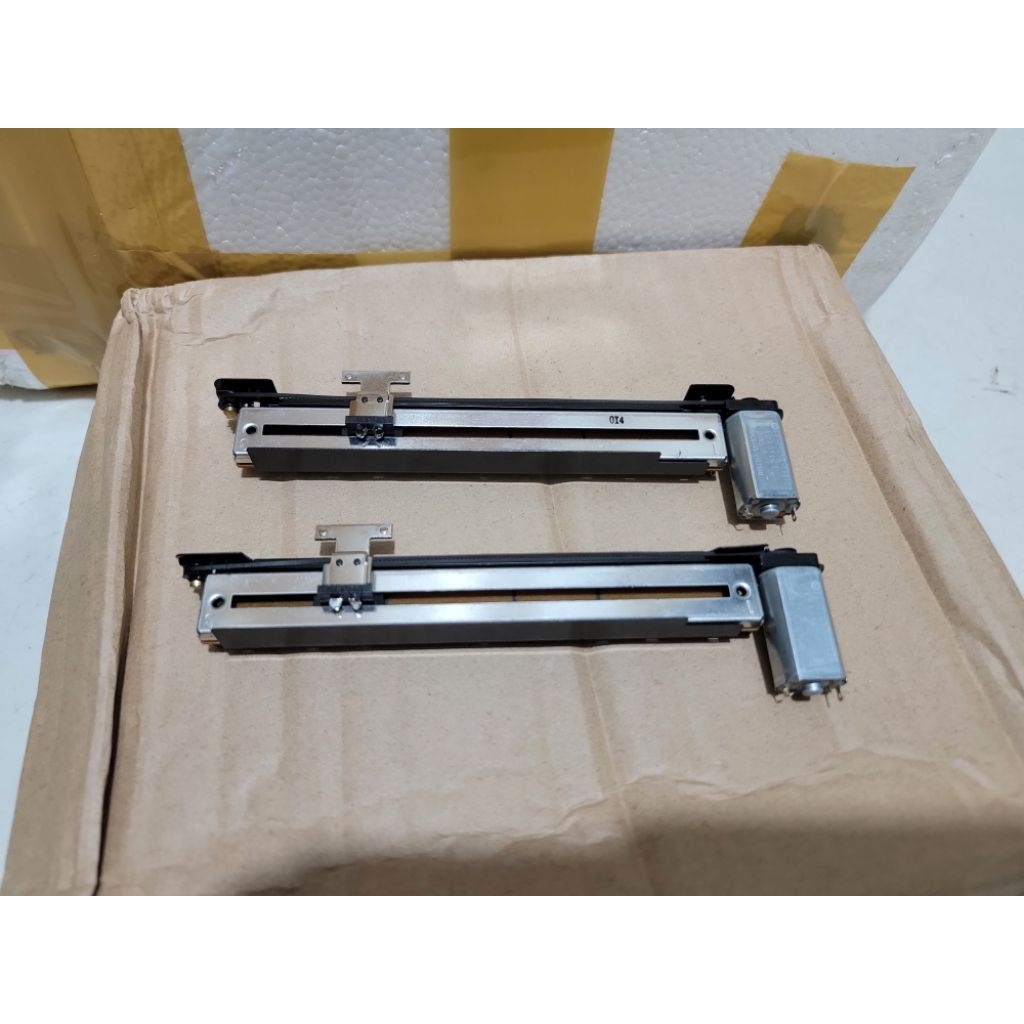 BIẾN TRỞ FADER MIXER SOUNDCRAFT si compact