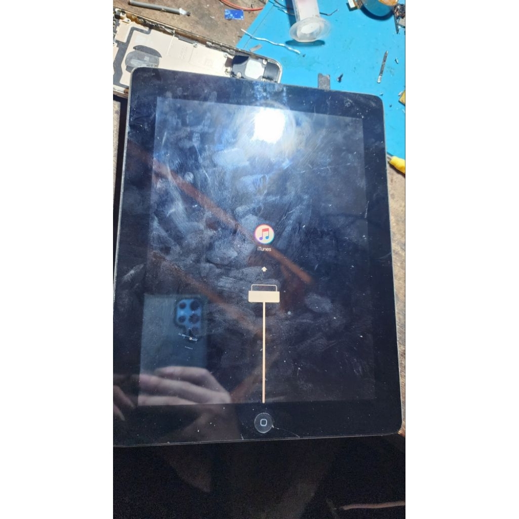 máy tính bảng A1403 bản 64gb ko có pin cắm sạc treo iTunes