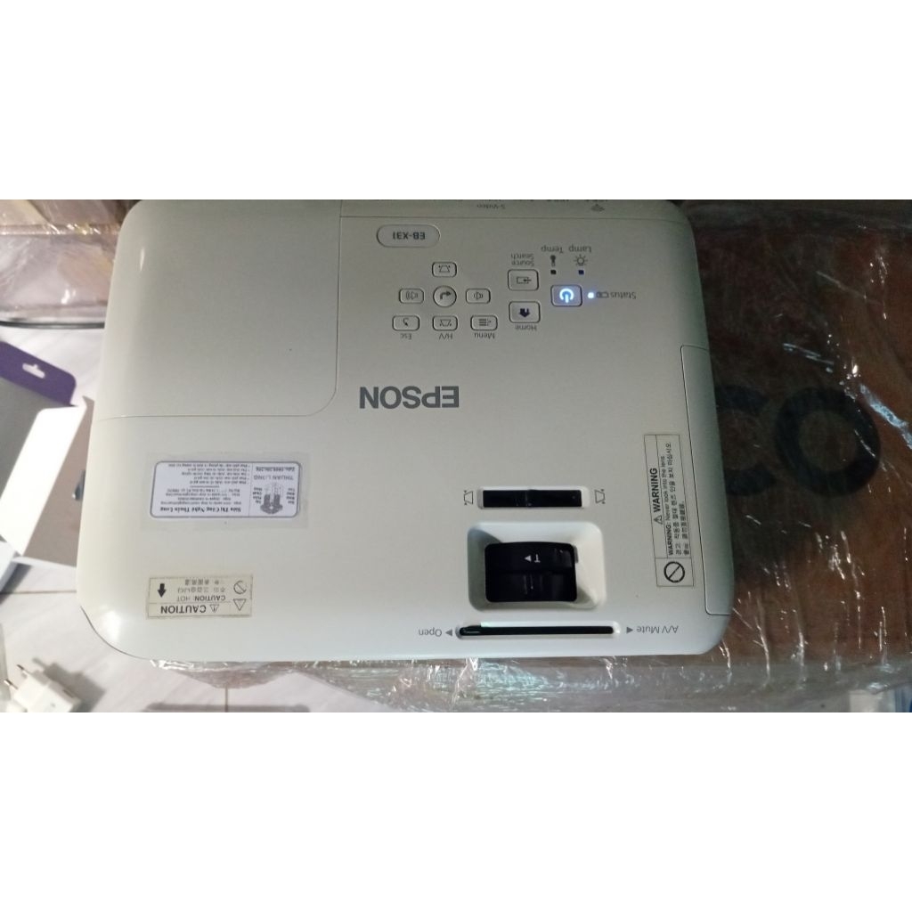 Máy chiếu EPSON EB-X31 qua sử dụng