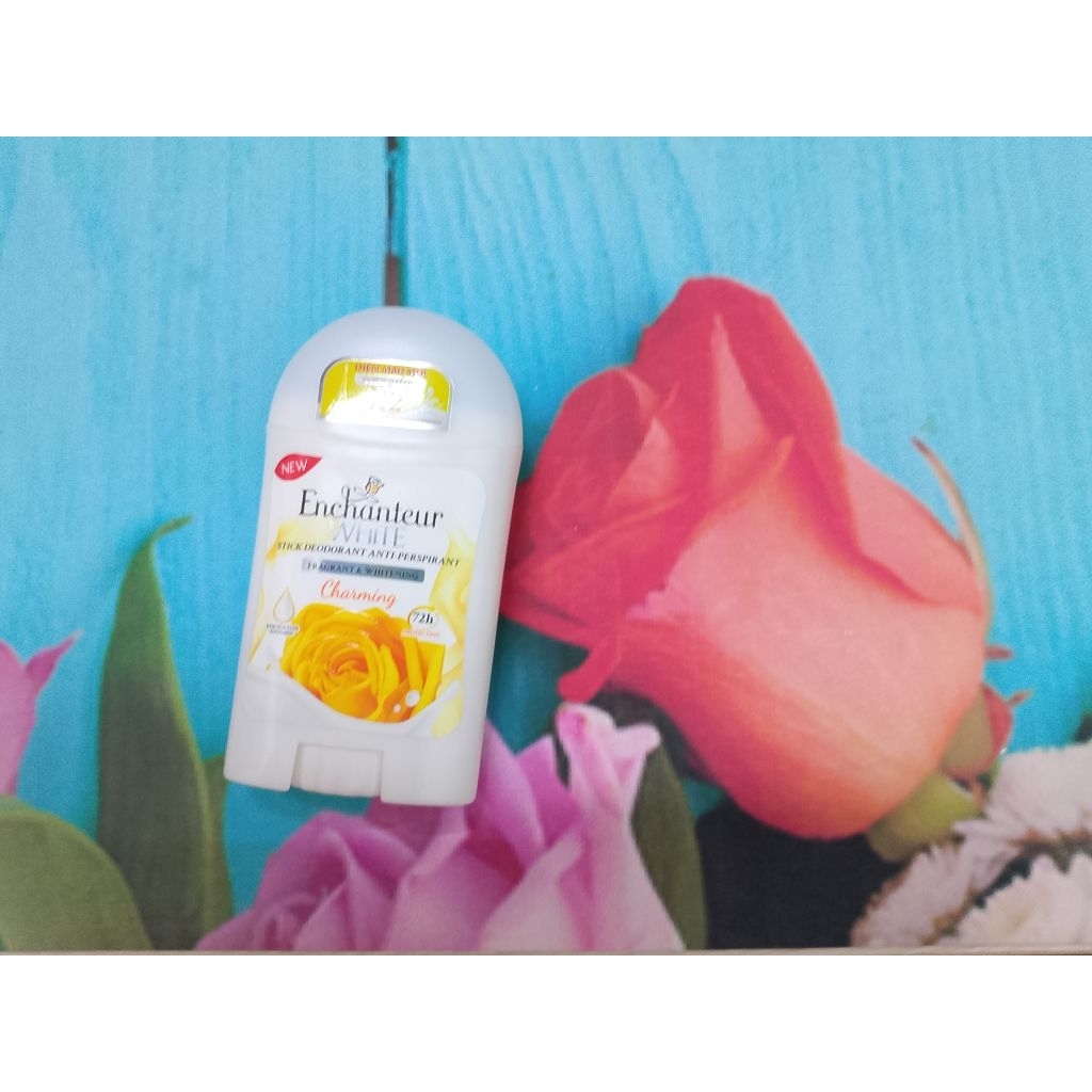lăn khử mùi Enchanteur white
