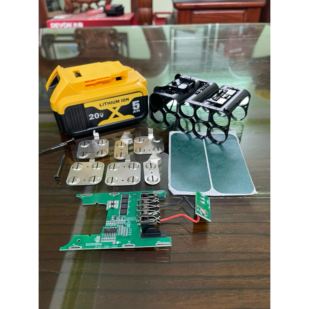 Vỏ mạch Dewat 5cell nhận sạc zin , có đèn led báo pin