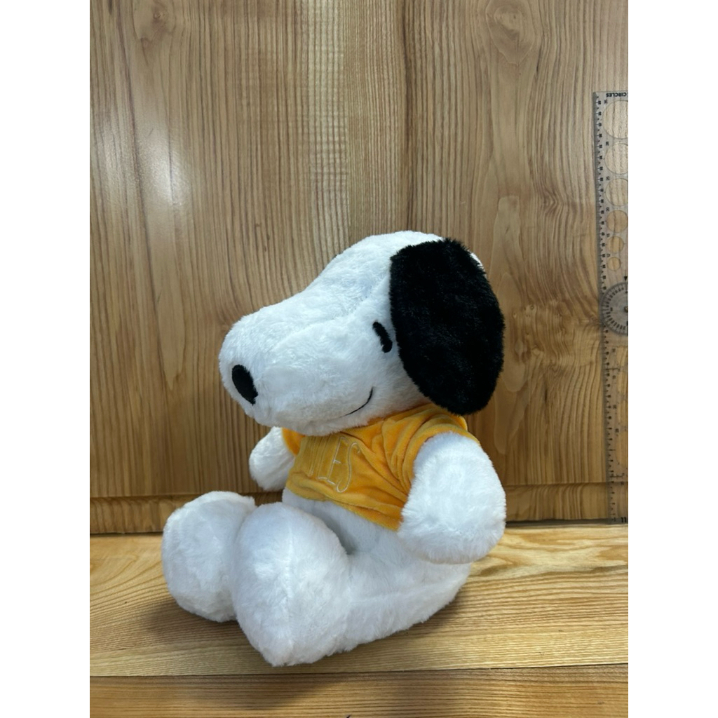 Gấu bông Snoopy áo cam dễ thương