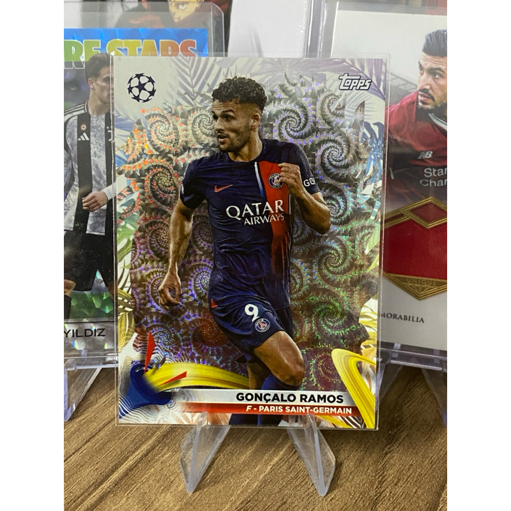 [NHÀ VÔ ĐỊCH C1 & NATIONS LEAGUE] Thẻ Cầu Thủ Goncalo Ramos Topps UEFA Club Competitions PSG Foil Si