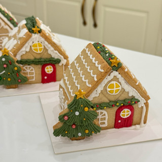 DIY GINGERBREAD HOUSE - Set Tự Trang Trí Nhà Bánh Gừng
