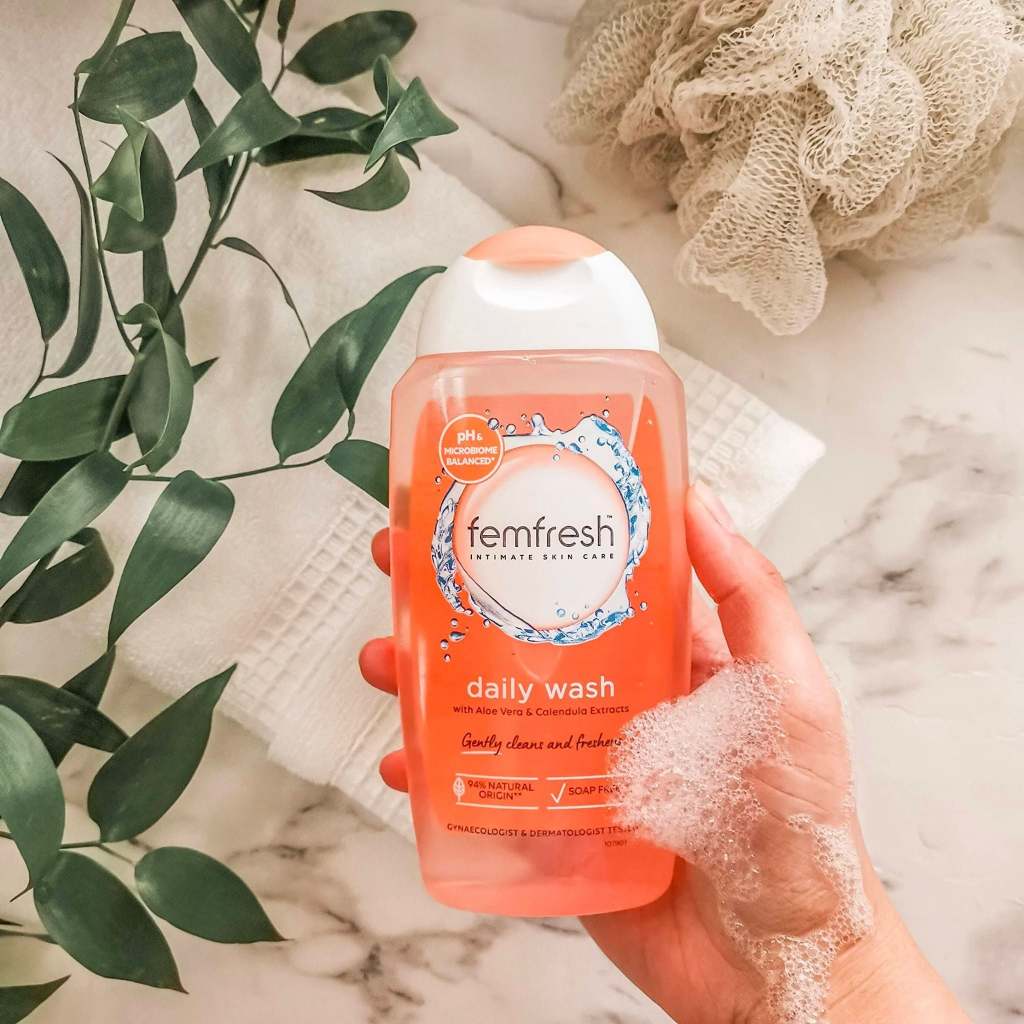 Dung Dịch Vệ Sinh Phụ Nữ Femfresh,Sạch Thơm Suốt Ngày Dài Femfresh 250ml Anh Quốc