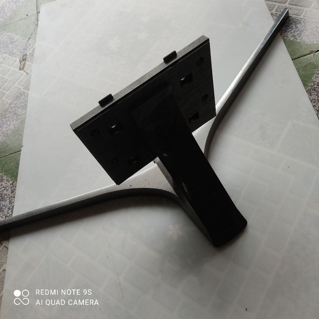 chân tivi samsung tháo máy như hình