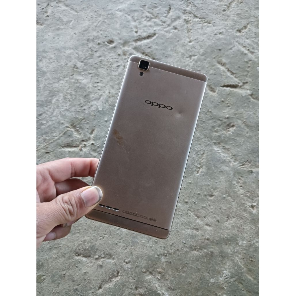 Xác điện thoại oppo a35 cũ.