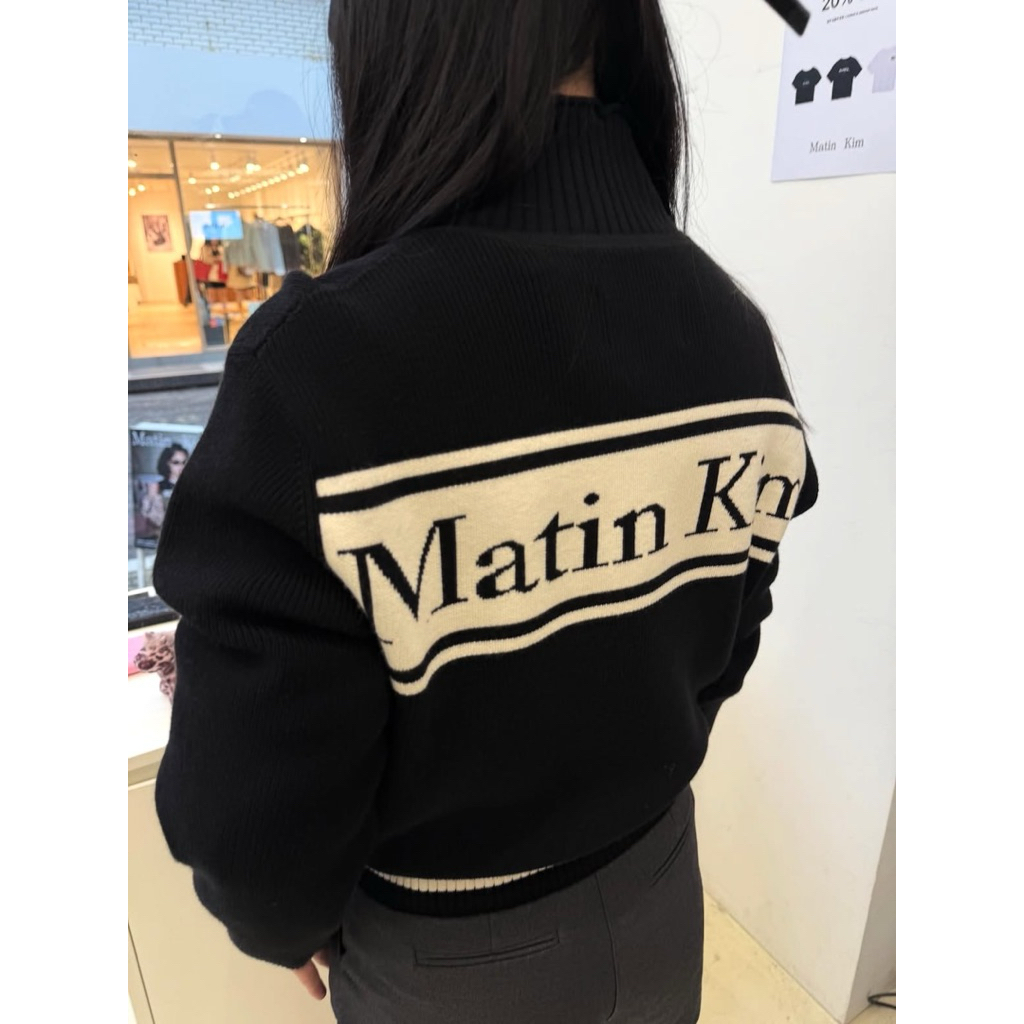 Áo khoác len dệt kim kẻ sọc Matin Kim Spell Point