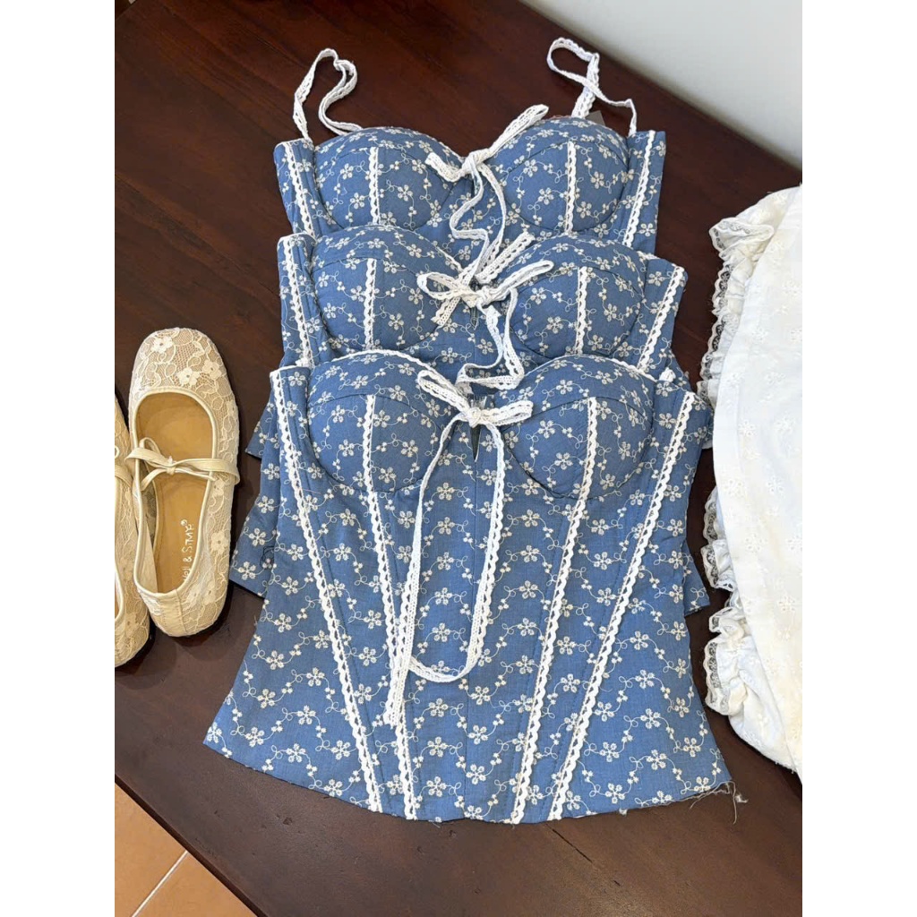 Áo corset Xanh denim phối hoa nhí thêu, có 4 xương ôm eo, có mút ngực và dây kéo | BigBuy360 - bigbuy360.vn