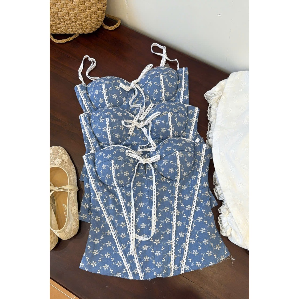 Áo corset Xanh denim phối hoa nhí thêu, có 4 xương ôm eo, có mút ngực và dây kéo | BigBuy360 - bigbuy360.vn