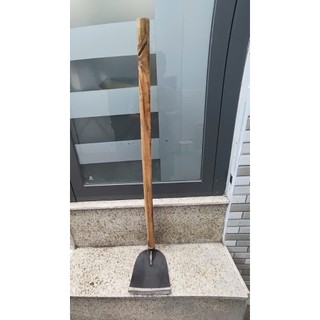 Cuốc Đào Đất Cán Gỗ Dài 1 Mét  Lưỡi Cuốc To