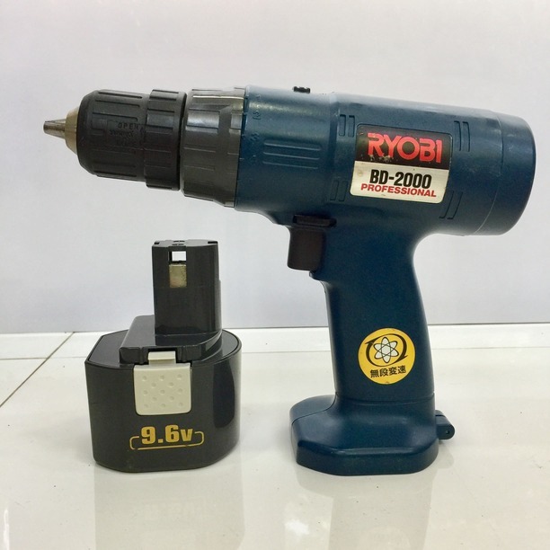 Thân máy khoan RYOBI 9.6V(Dùng được 12V) + Vỏ pin zin (Chưa kèm ruột pin/sạc)