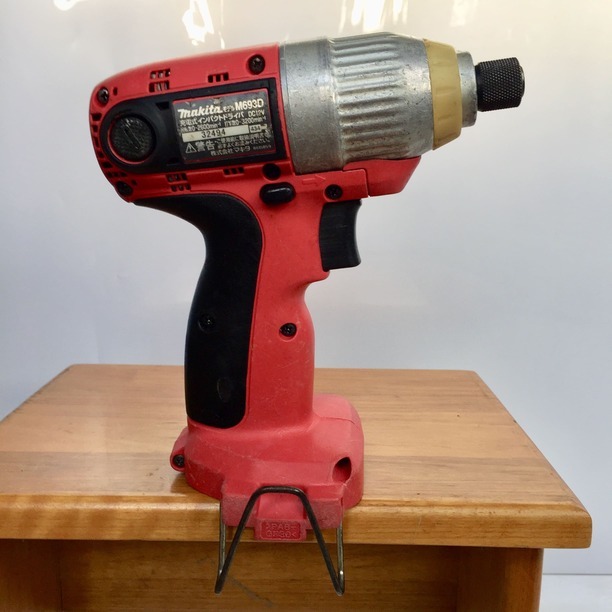 Thân Máy Bắn Vít 12v Makita Đầu Khía M693D – Hàng Nhật Bãi